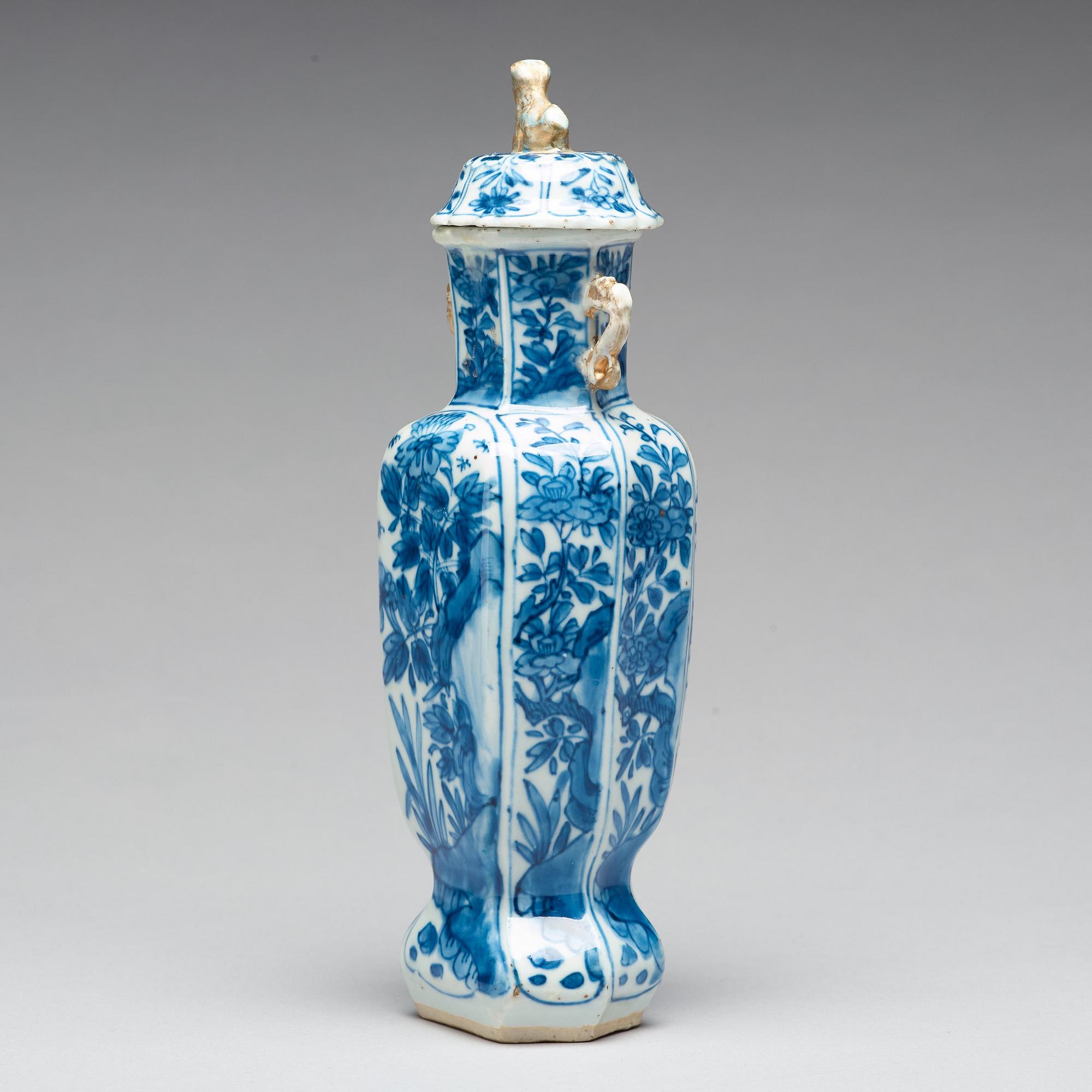 VAS med LOCK, porslin. Qingdynastin, Kangxi (1662-1722).