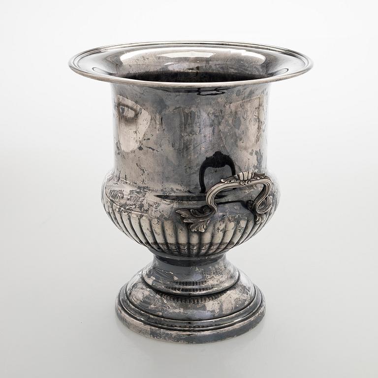 A late 20th century champagne cooler, Fleuron France.