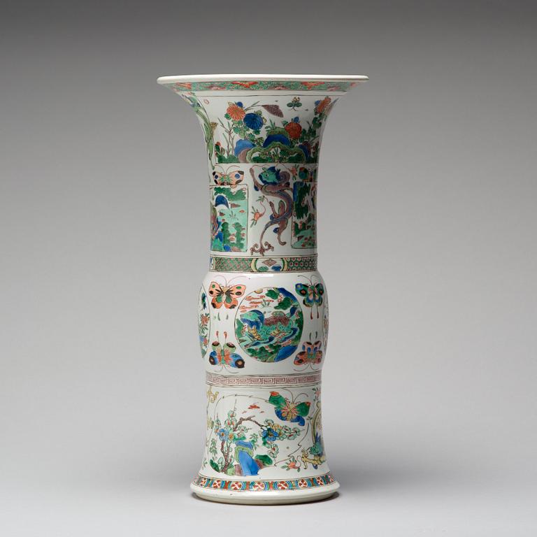 VAS, porslin. Qing dynastin, Kangxi (1662-1722).