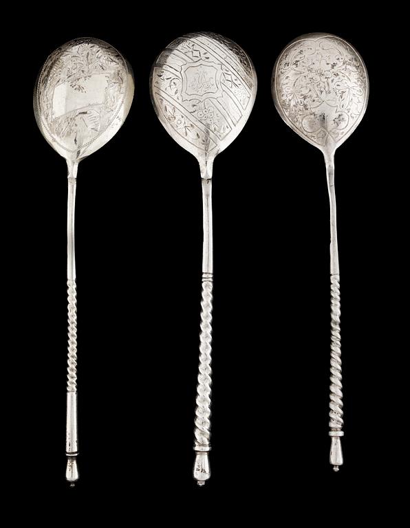 TESKEDAR, 3 st, silver. Ryssland, 1800-tal. Otydl stämplar.