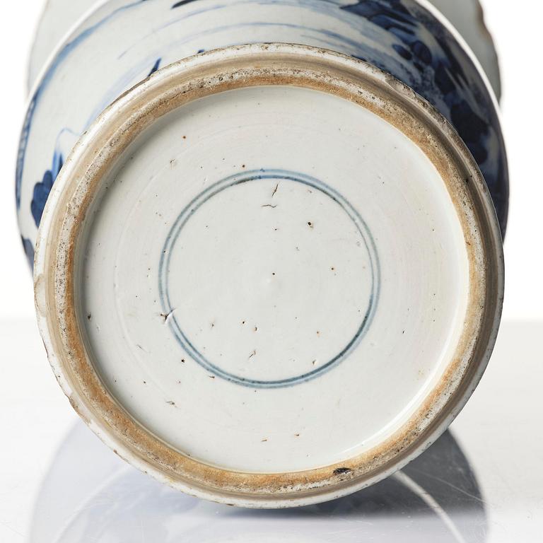 A large blue and white vase, Yenyen, Qing dynasty, Kangxi (1662-1722).