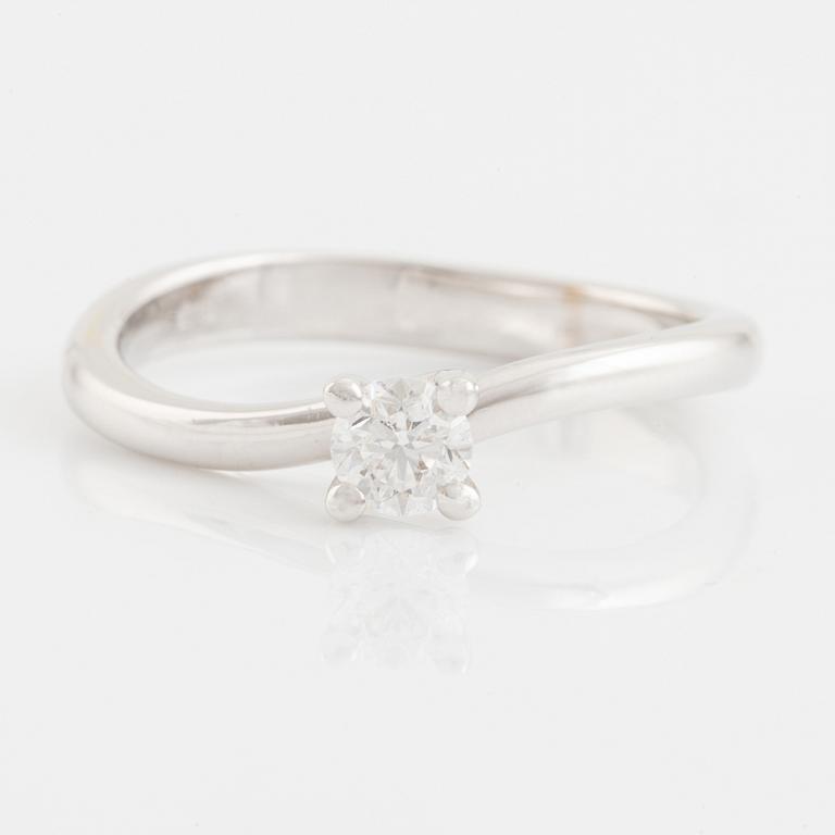 Brilliant cut diamond solitaire ring.