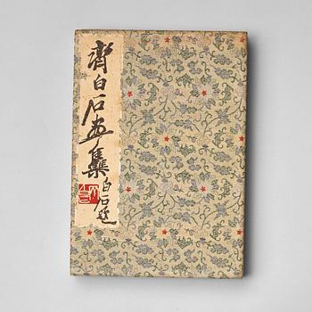 569. Book with 22 woodcuts in colours, "Qi Baishi hua ji", published by Rong Bao Zhai xin ji, Beijing 1952.