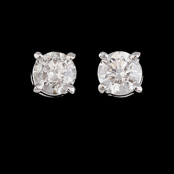 ÖRHÄNGEN, 1 par, 18K vitguld, briljantslipade diamanter tot ca 0.42 ct.