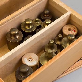 A COLLECTION OF CA 142 BRASS WEIGHTS, 19th/20th century.