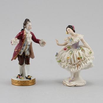 FIGURINER, 2 st, porslin, omkring 1900-talets mitt.