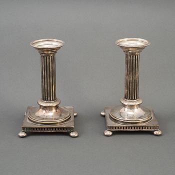 GULDSMEDSAKTIEBOLAGET (GAB), Ljusstakar, nysilver, Gustaviansk stil, 1900-talets första hälft.