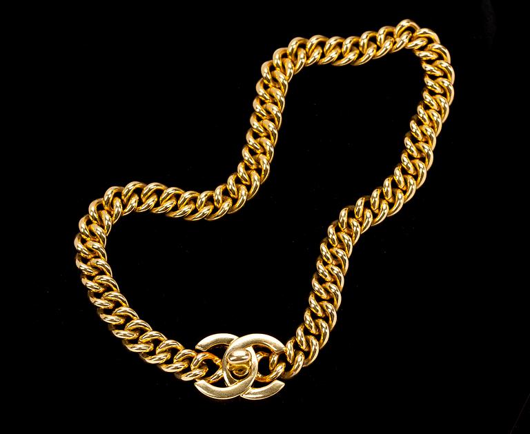 A golden necklace by Chanel from spring 1997.