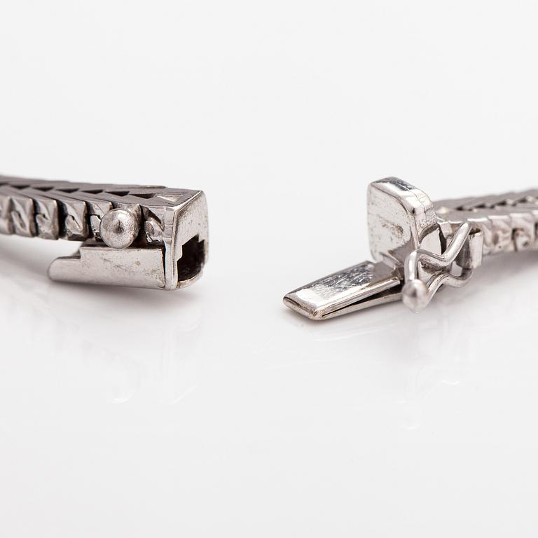 A 14K white gold necklace. Finnish import marks 1979.