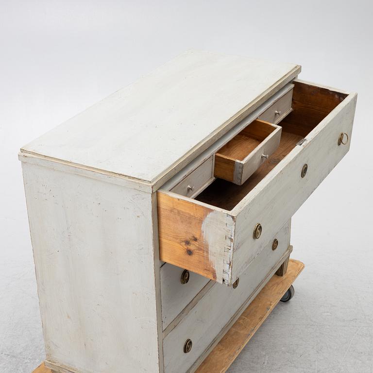 Chest of drawers, 19th century.