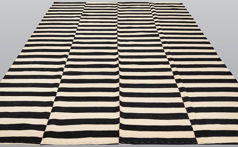 A carpet, flat weave, ca 288 x 210 cm.
