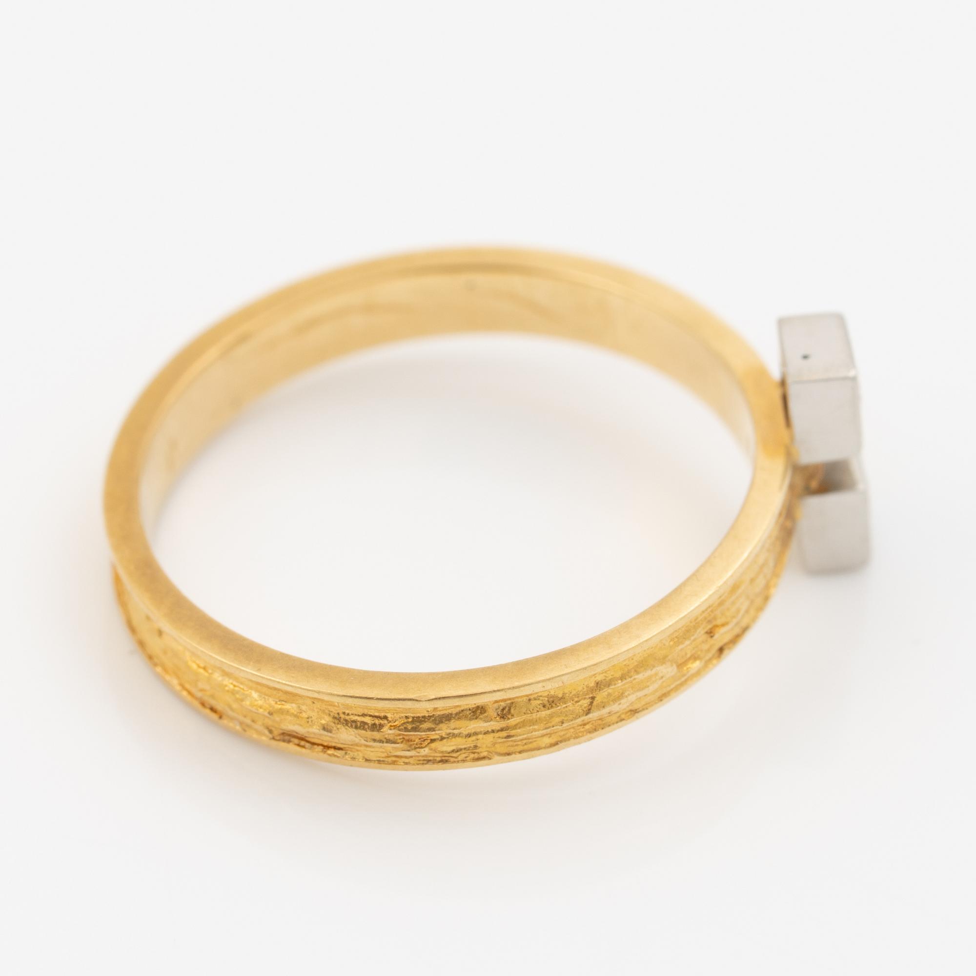 Björn Weckström, Ring, 18K gold set with round brilliant-cut diamonds, Finland 1975. By Lapponia.