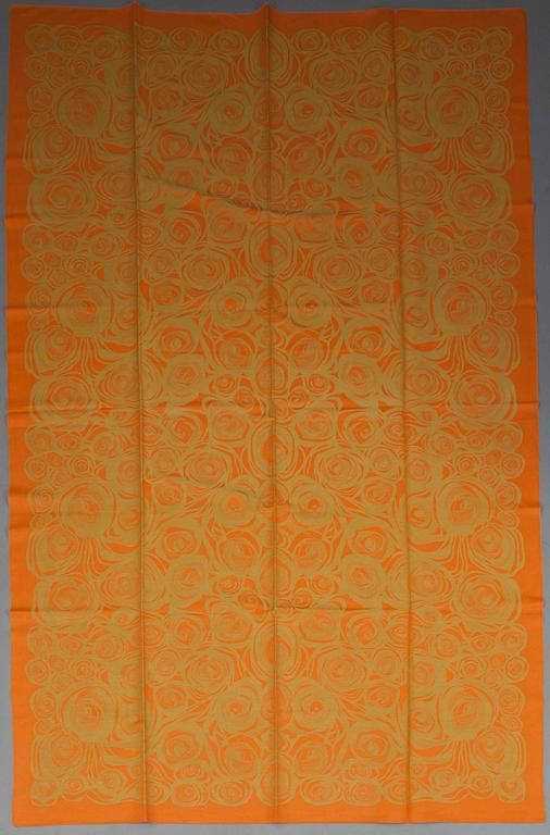 BORDDUKAR, 2 st, linnedamast, "Primavera" Marjatta Metsovaara, Tampella. 1900-talets senare hälft.