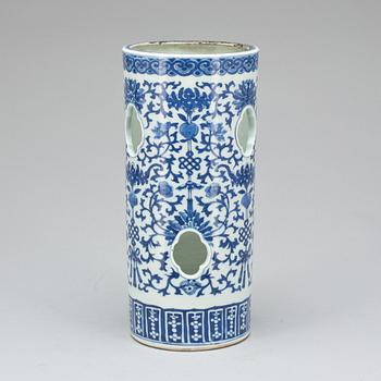 PERUKVAS, porslin, Kina, 1900-tal.