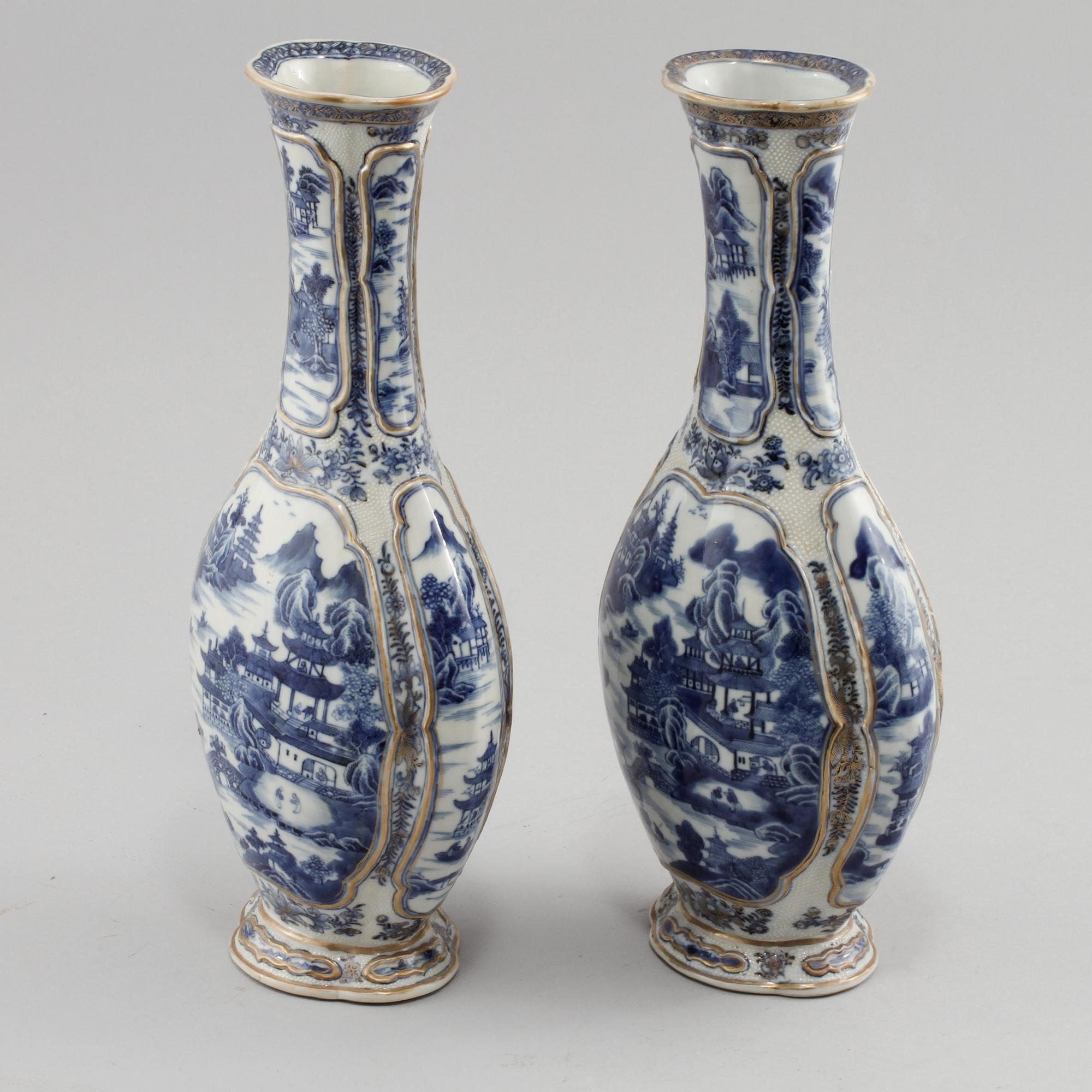 VASER, ett par, porslin, Kina, 1800-tal.