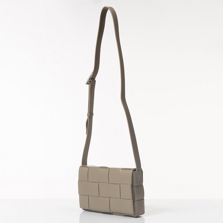 Bottega Veneta, A "Casette" leather bag.