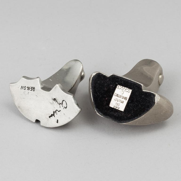 GUNNAR CYRÉN, figuriner, 2 st, silverpläterad zink. bl.a. Dansk Designs, Japan.