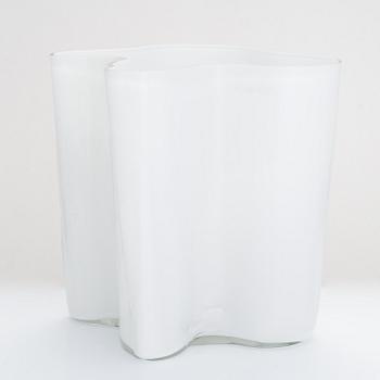 Alvar Aalto, vas, modell 3031, signerad Alvar Aalto.