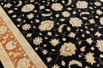 A carpet, Ziegler design, approx. 356 x 274 cm.