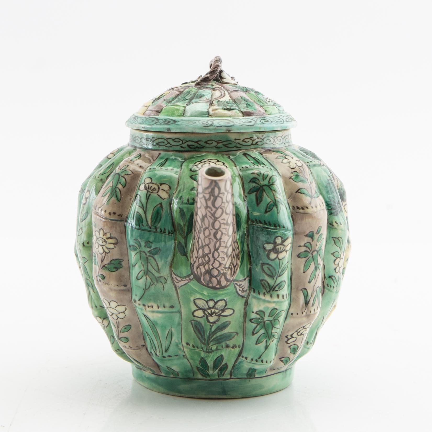 A set of three differently decorated tea pots with covers, Qing dynasty, 18century and 20th century.