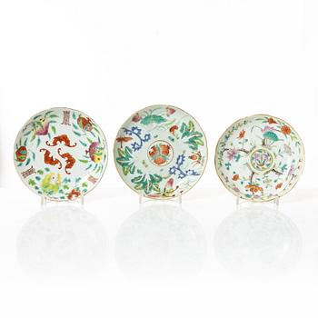 A set of nine Chinese porcelain pieces, 19th Century.