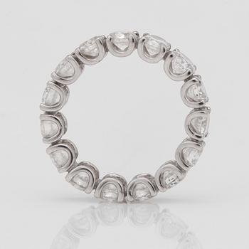 A brilliant-cut diamond eternity ring, circa 5.00 ct.
Quality circa G-H/SI.