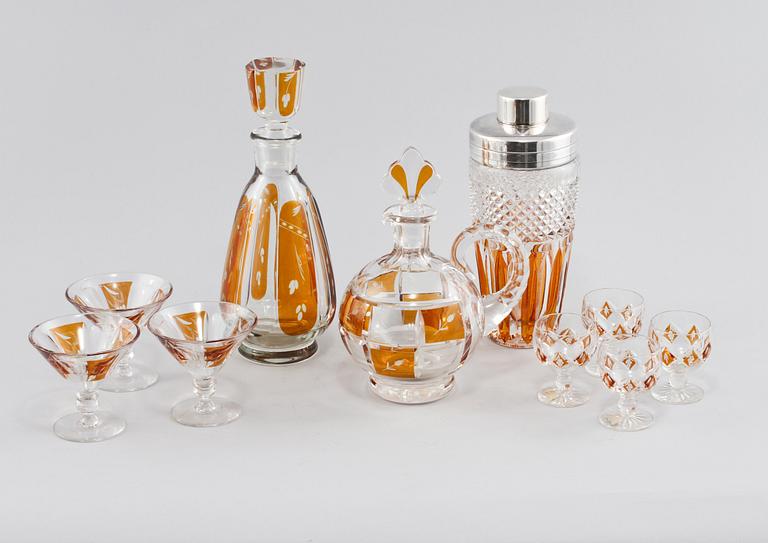 GLASSERVIS, 10 delar, glas, möjligen delvis Böhmen, 1900-talets första hälft.