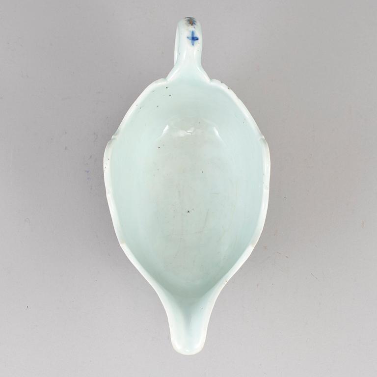 A blue and white export porcelain saucer, Qing dynasty, Qianlong (1736-95).