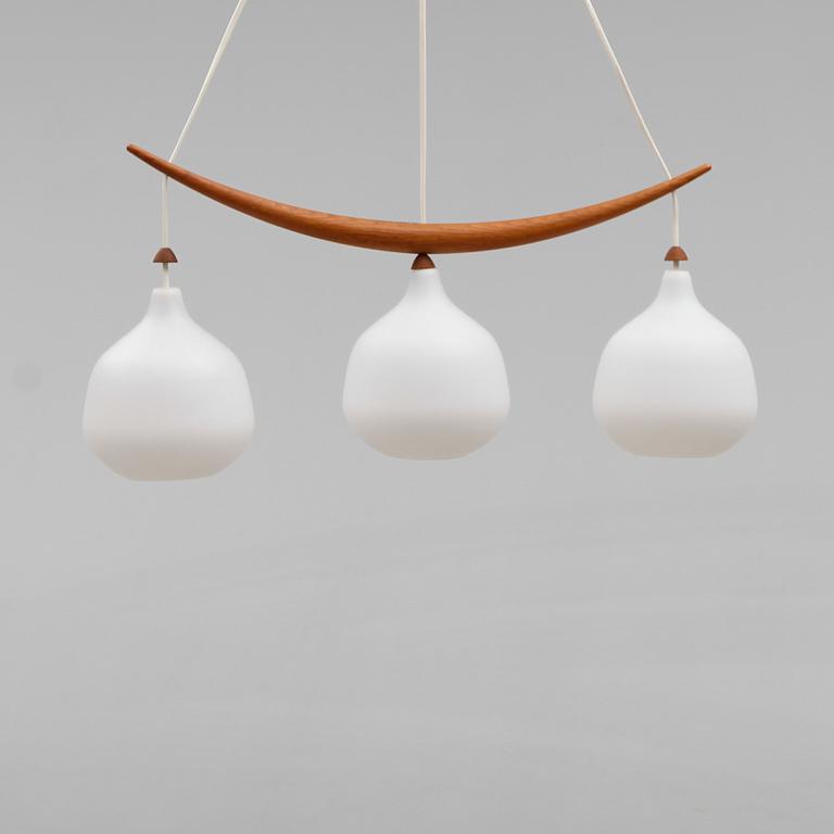 TAKLAMPA, "Bananen", m/512, Uno & Östen Kristiansson, Luxus, Vittsjö, 1950/60-tal. Höjd ca 80 cm.