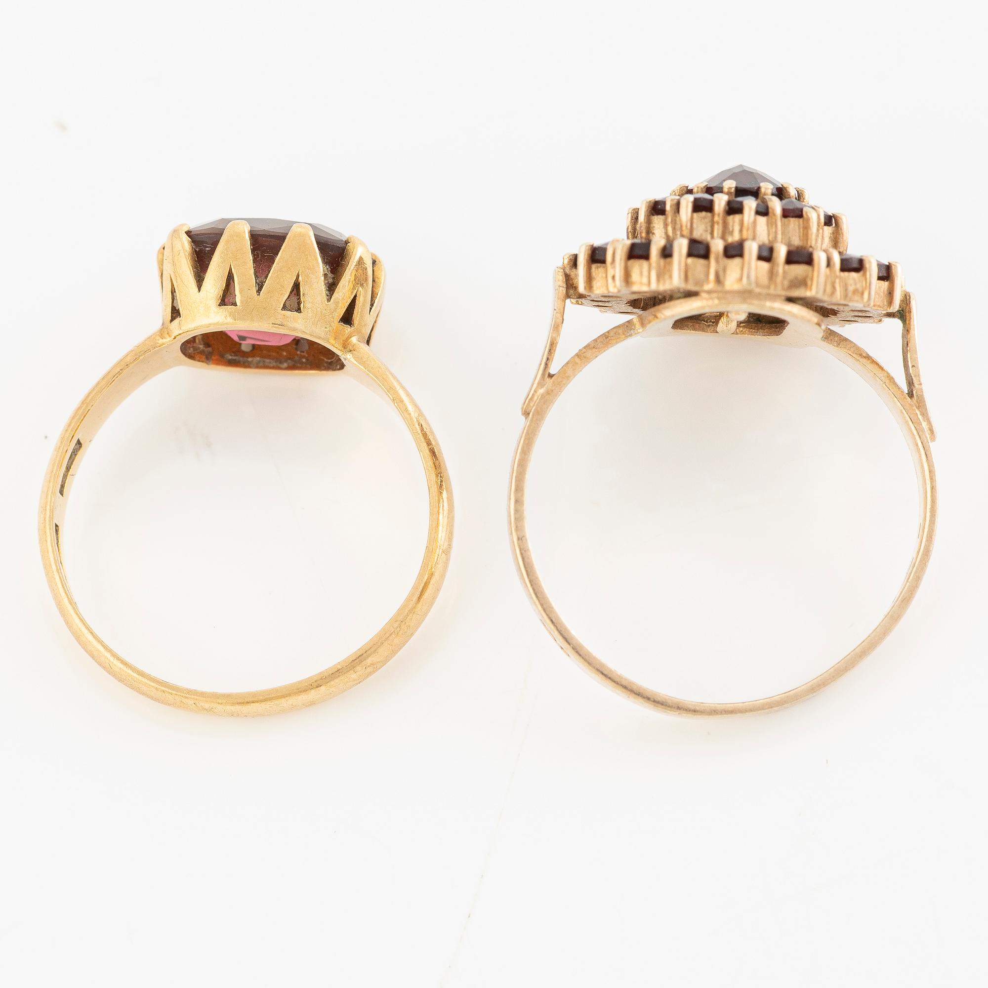 Två ringar med granater och rosa turmalin.