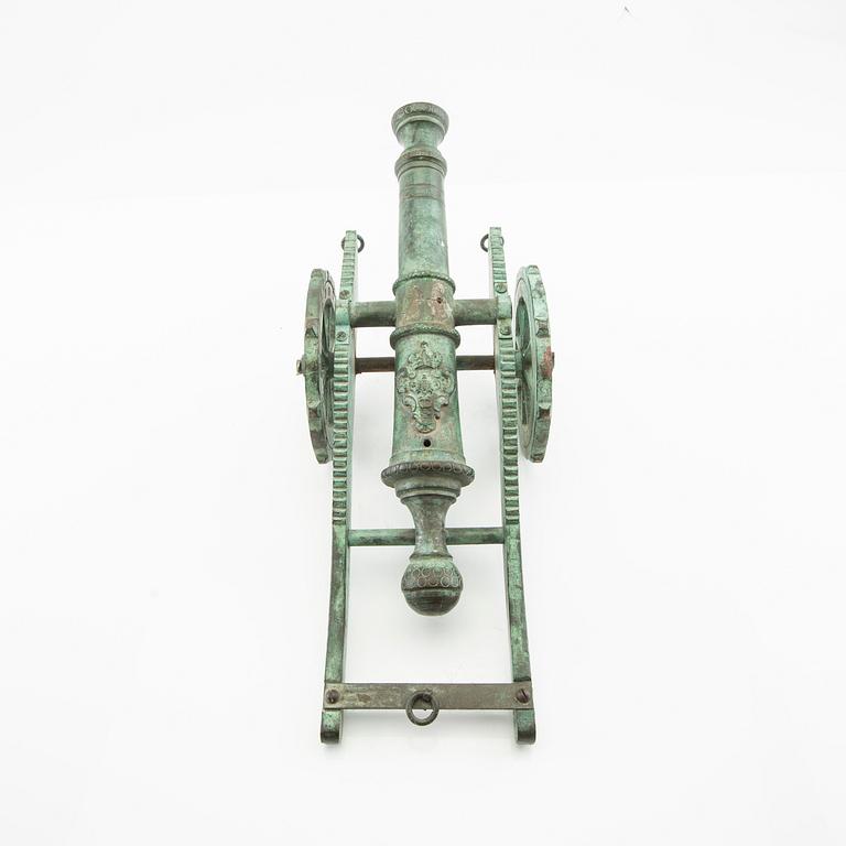 Table cannon 20th century.