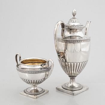 Kaffekanna samt sockerskål, silver, empirestil, GAB, Stockholm 1898-99.