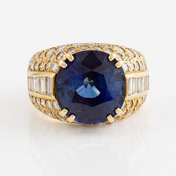 An 18K gold ring set with a faceted sapphire.