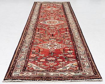 Gallerimatta, Hamadan, ca 415 x 103 cm.