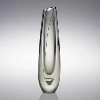 GUNNEL NYMAN, A VASE. Serpentine. Signed G. Nyman, Nuutajärvi Notsjö -53.