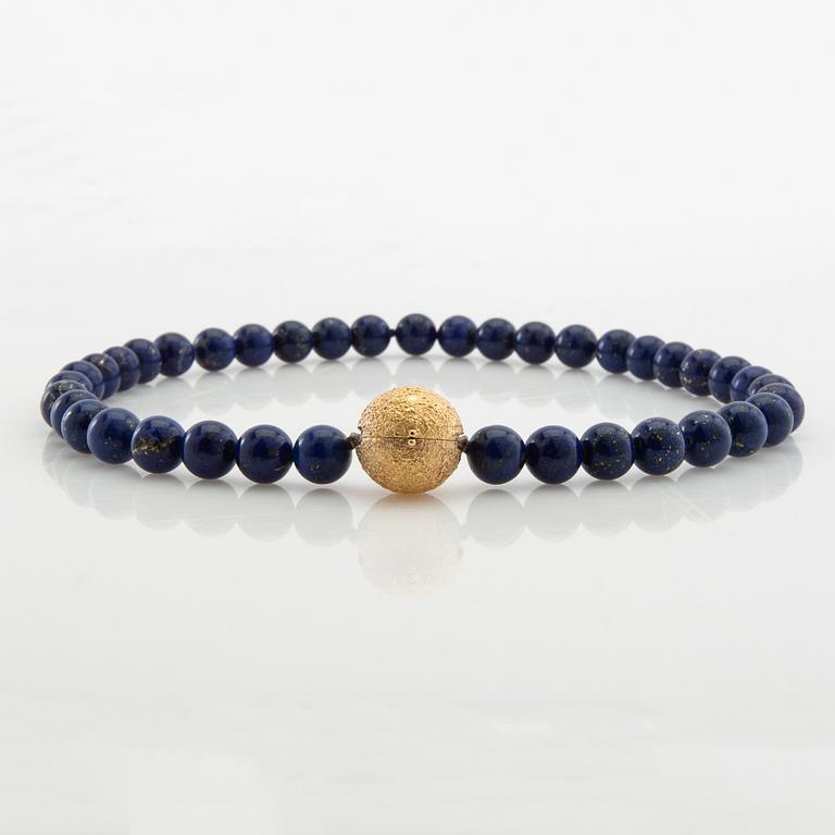 Ole Lynggaard, Necklace with "Rustic Clasp" of 18K gold and lapis lazuli, late 1980s.