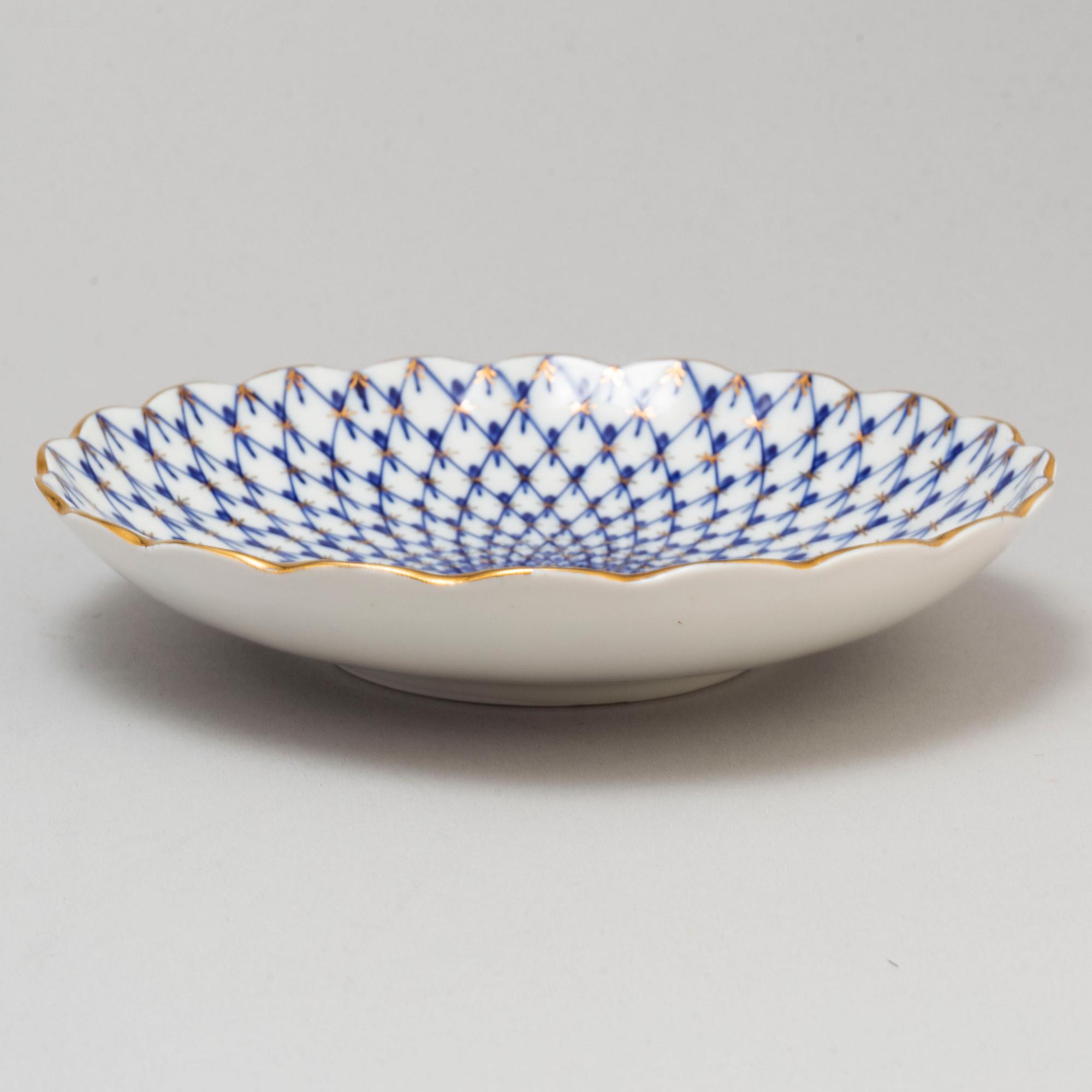 KAFFESERVIS, 33 delar, porslin, "Cobalt Net", Lomonosov, Ryssland, 1900-talets andra hälft.