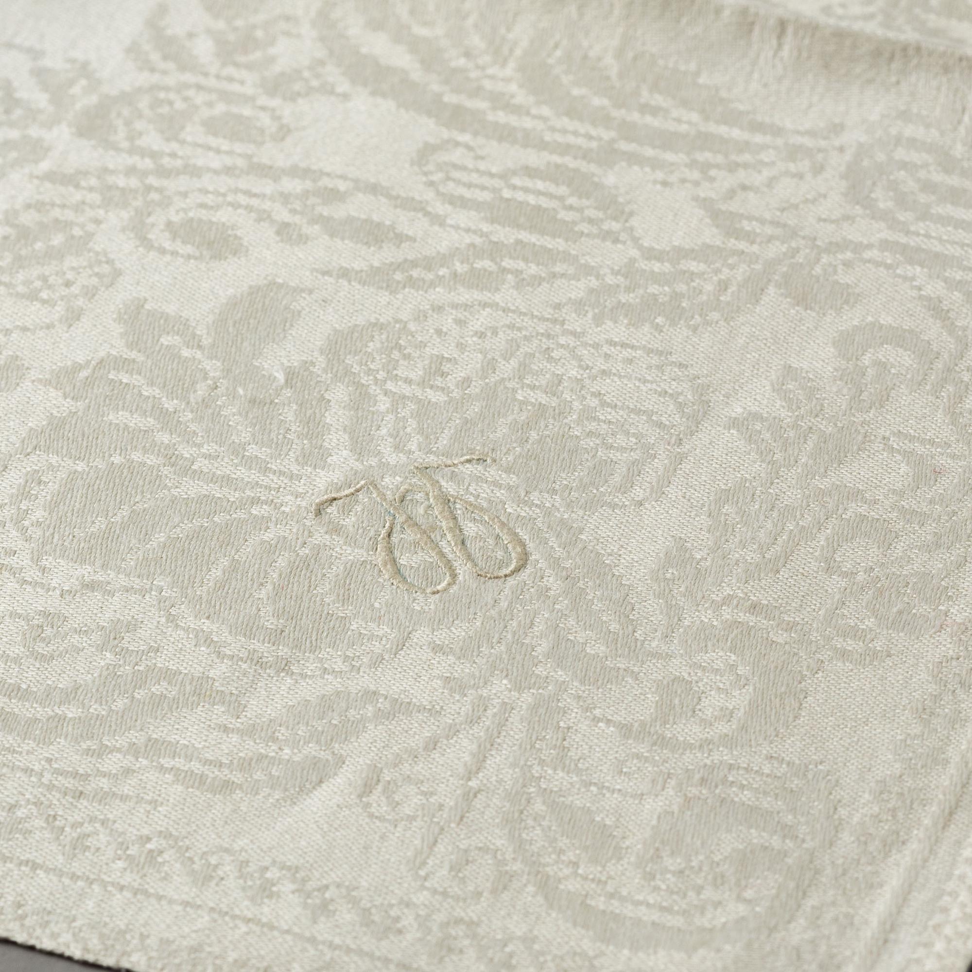 A tablecloth and napkins, 8 pcs., linen damask, "Strödda blommor", signed C.W. T:tORP, SVERIGE.