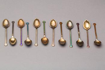 KAFFESKEDAR, 12 st silver och emalj CG Hallberg, Stockholm 1930-tal, vikt ca 120 g.
