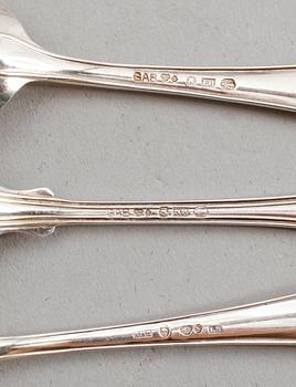 KAFFESKEDAR, 22 st, silver, svenska stämplar, olika modeller, 1900-tal. Vikt ca 323 g.