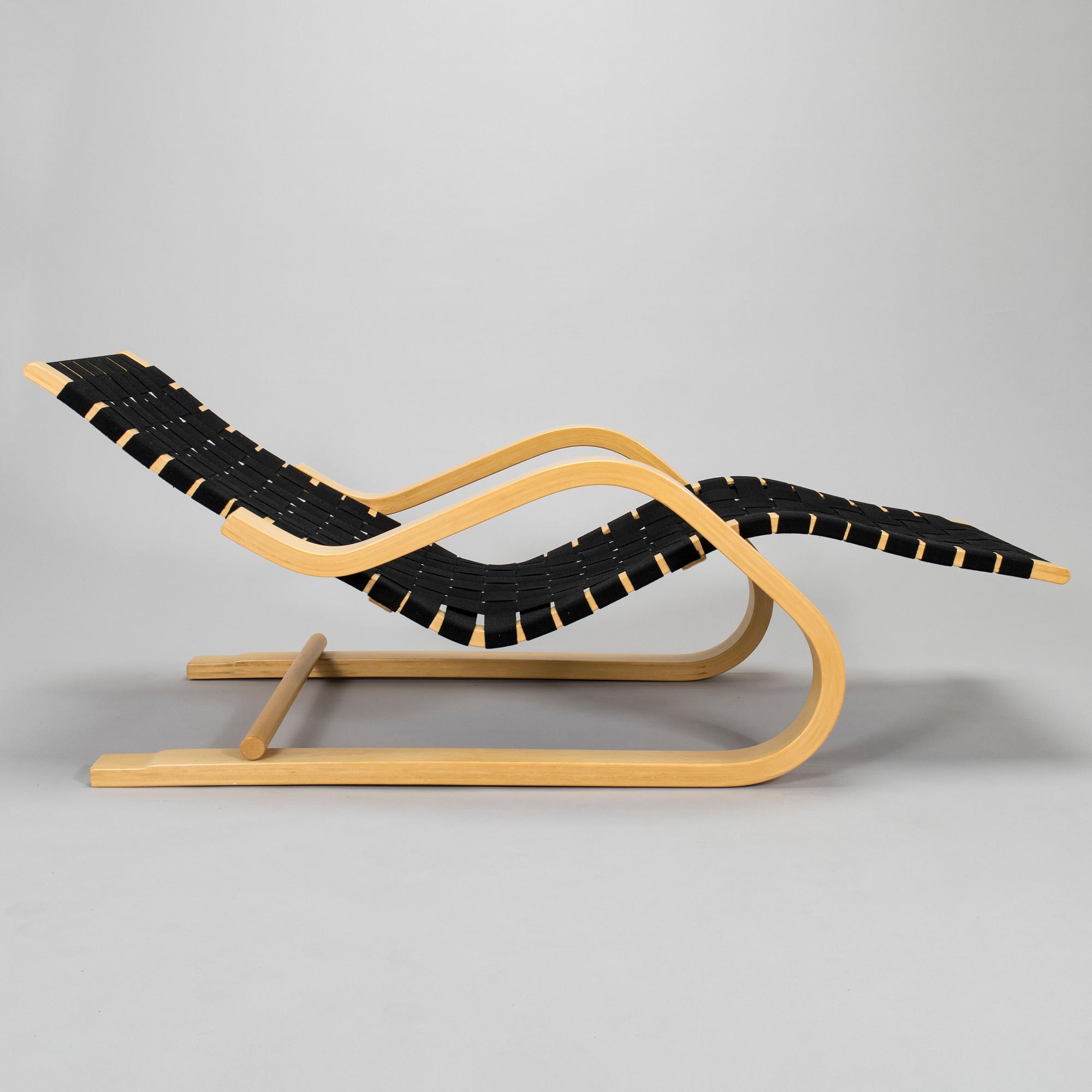 Alvar Aalto, A 1980's chaise Lounge '43' for Artek.