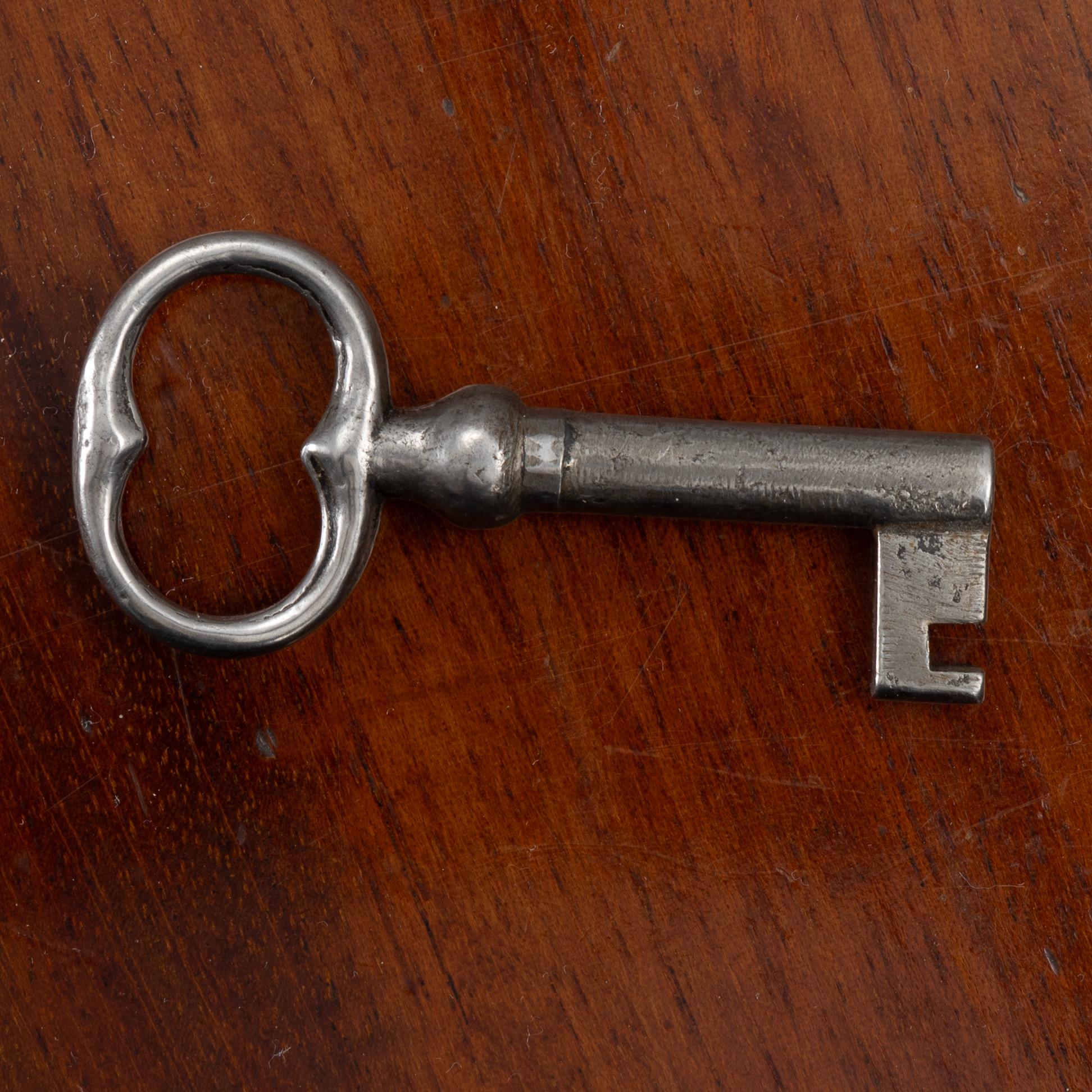 Chest of drawers, Gustavian style, circa 1900.