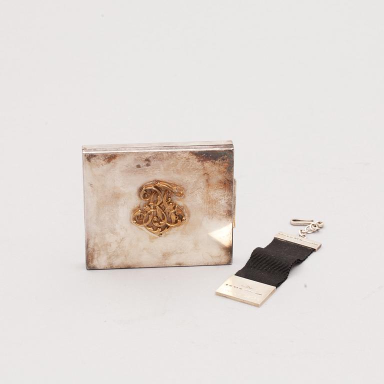 CIGARETTETUI OCH SORGEBAND, silver Wiwen Nilsson Lund 1940-tal.