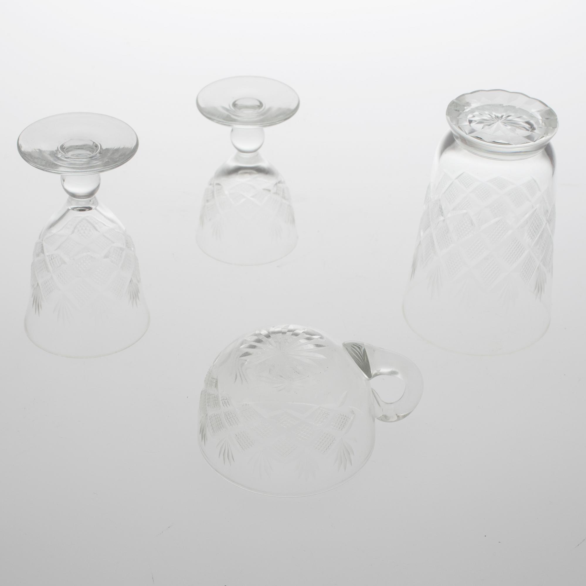 GLASSERVIS, 81 delar, 1900-talets första hälft.