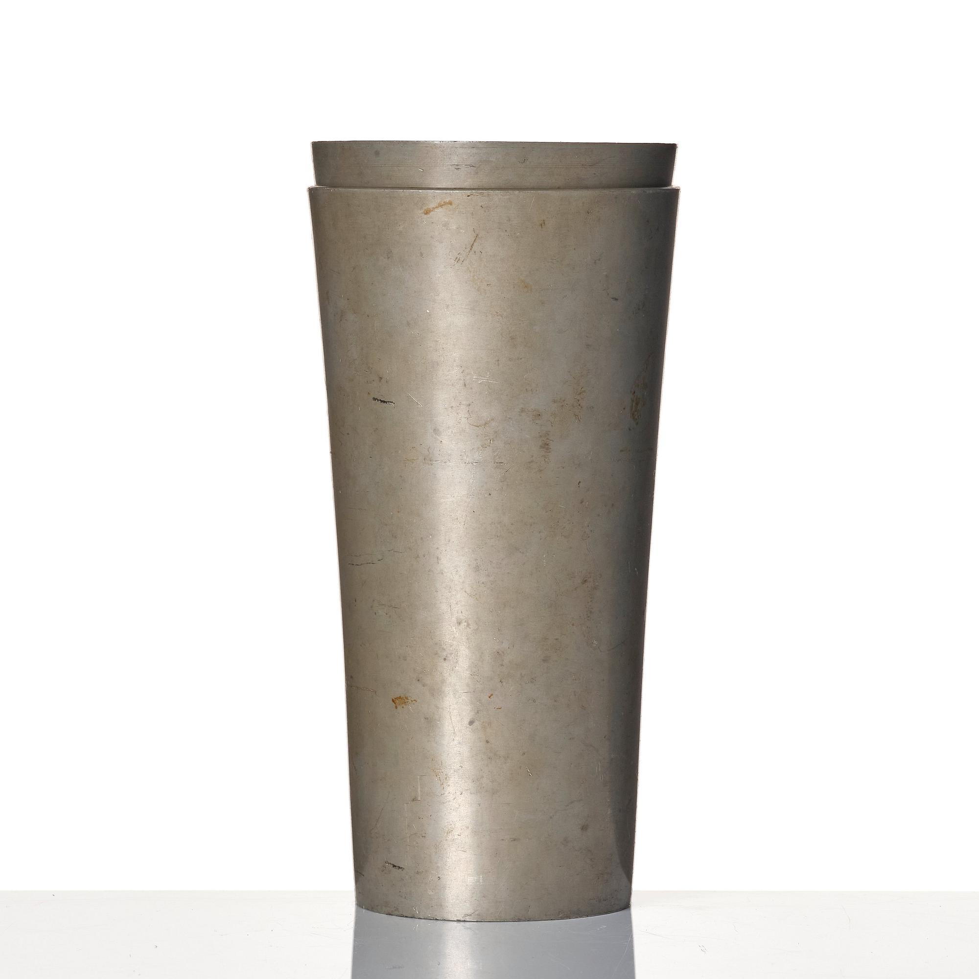 Björn Trägårdh, a pewter cocktail shaker model "A 2090", Firma Svenskt Tenn, Stockholm 1934.