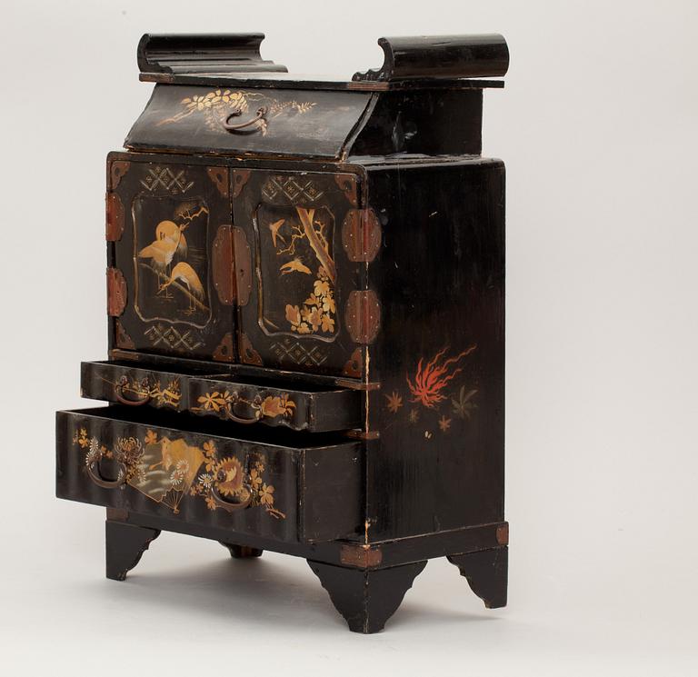 MINIATYRSKÅP, Kina/Japan, 1800-talets andra hälft.