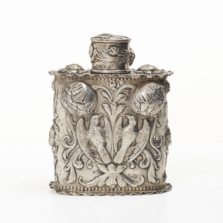 Silver tea caddy with lid, Baroque style, Germany, first half of the 20th century.