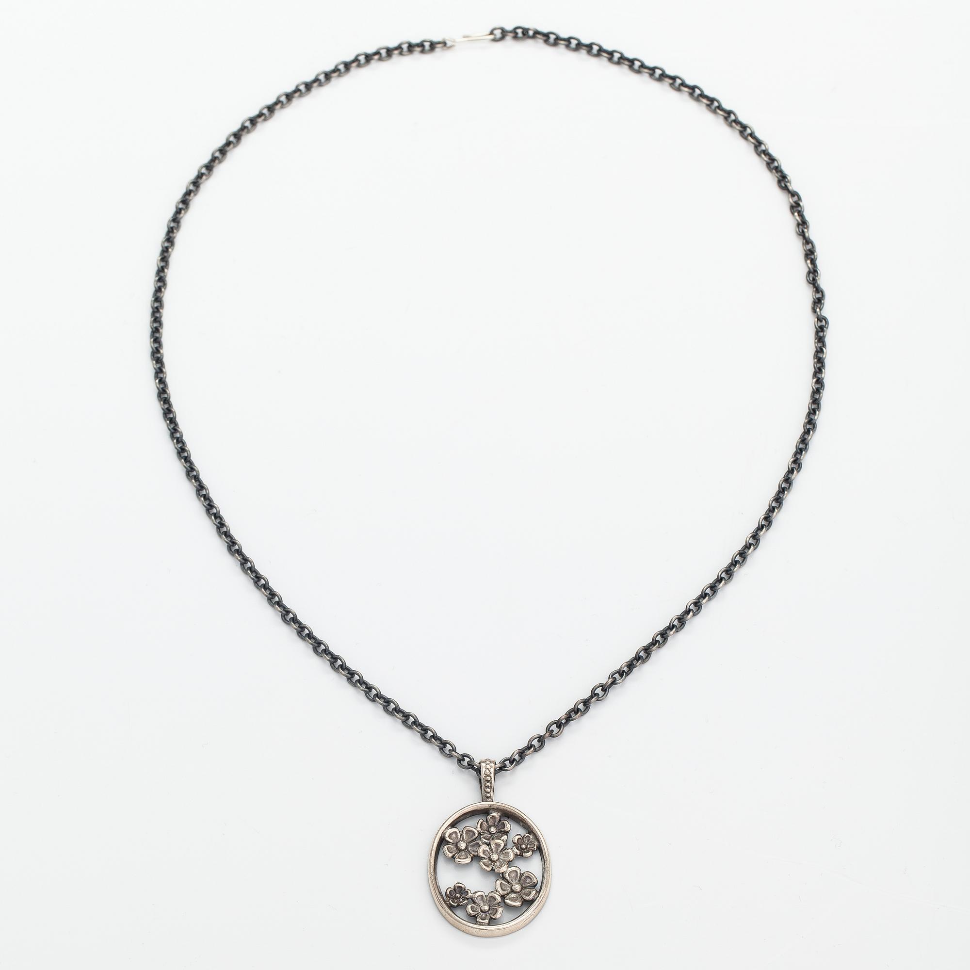 Jorma Laine, Halsband "Lemmikki", silver. Turun Hopea, Åbo.