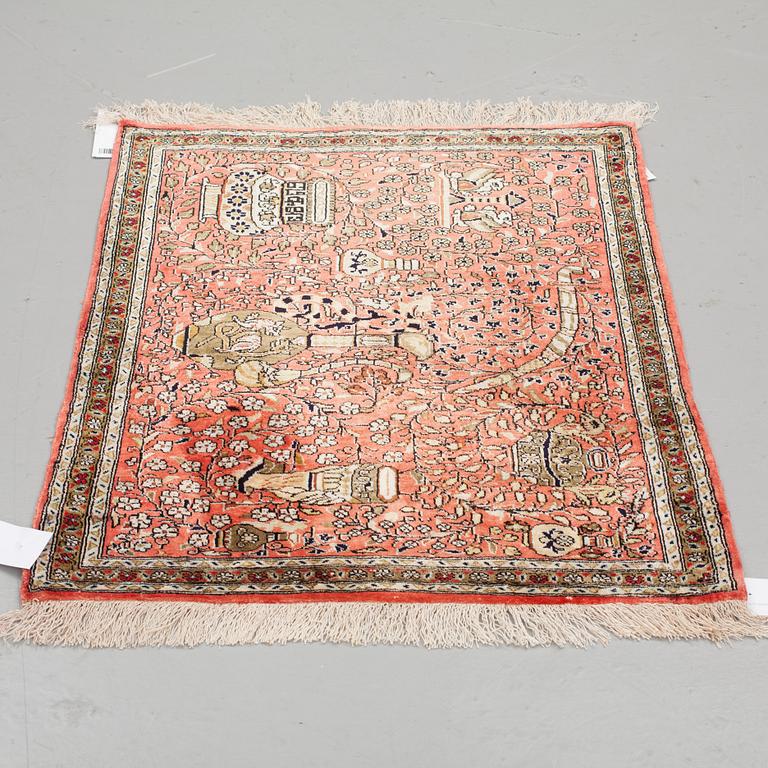 A RUG, AN OLD SILK QUM, ca 75 x 65 cm.
