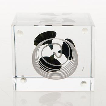 OIVA TOIKKA, An annual glass cube, signed Oiva Toikka Nuutajärvi 1978 and numbered 876/2000.